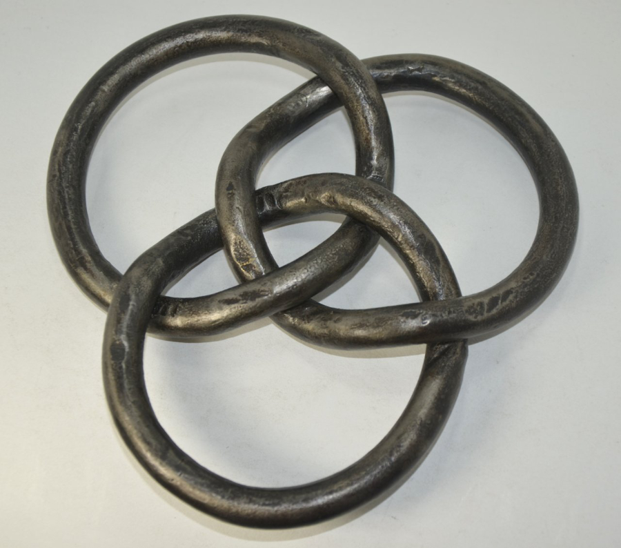 Substantial iron knots - choose from infinity knot to one-, two-, three- or four crossings