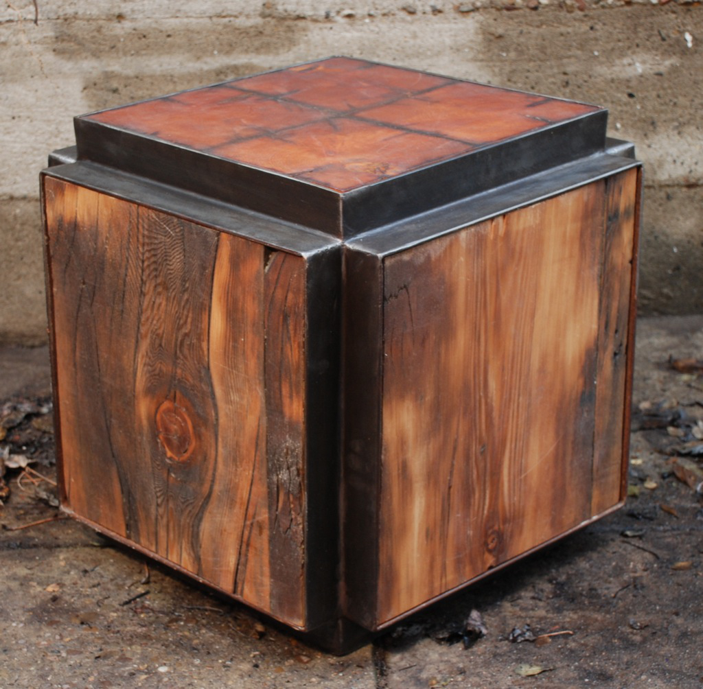 Occasional table on roller casters