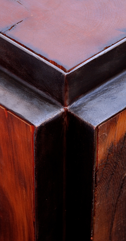 Occasional table on roller casters