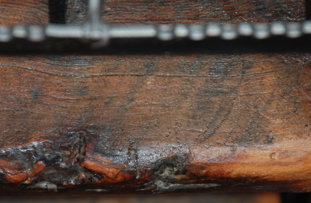 Grating steel shelves with wooden boards